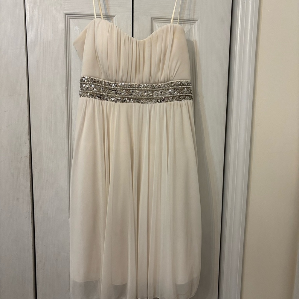 Studio Y Cream Dress with Elegant Design